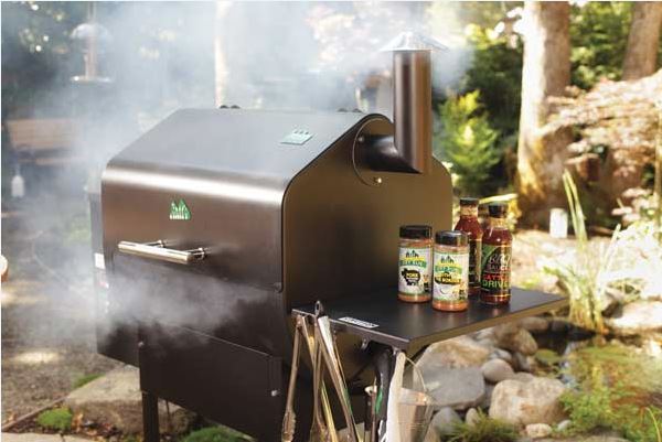 Daniel Boone Pellet Grill producing the best quality smoke